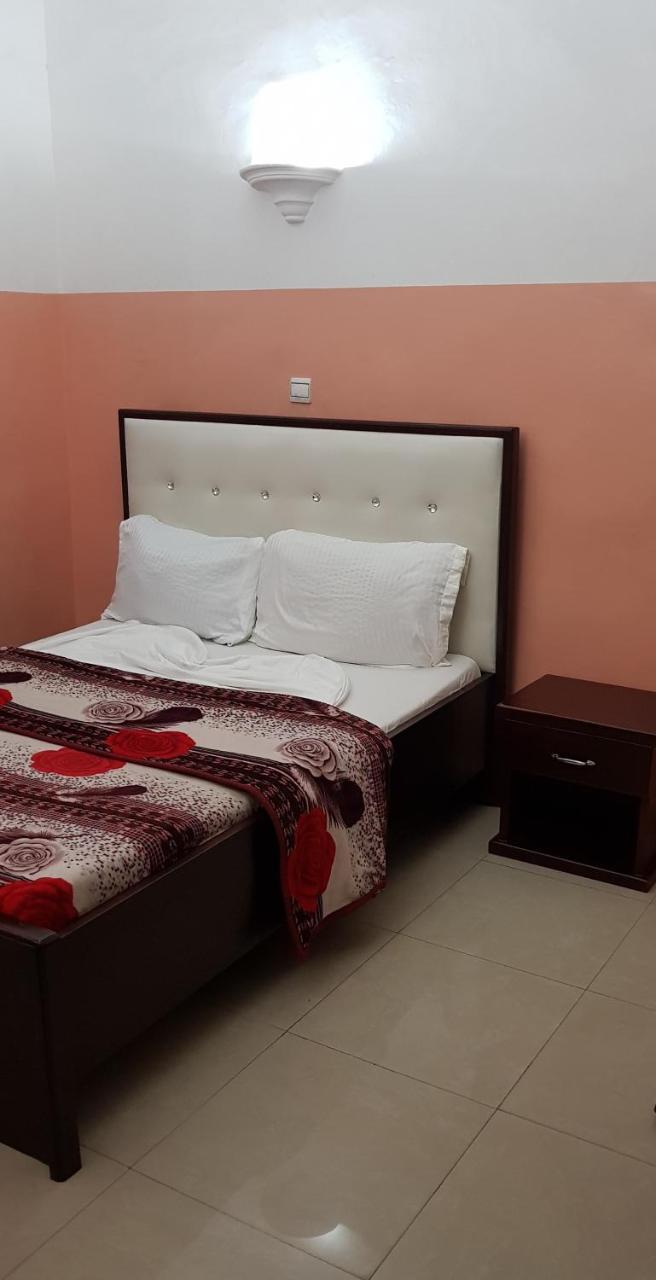 Appartements Chez Leo Brazzaville Exterior foto